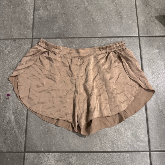 lunya Other - LUNYA Tulip Washable Silk Shorts size M